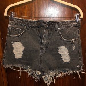 Distressed black/grey detailed jean shorts!